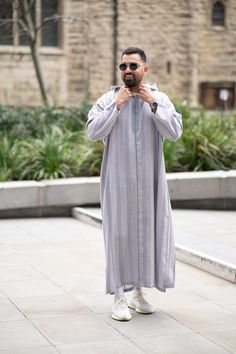 Moroccan Thobes  High quality Moroccan style thobes. Available in various colours and sizes. Message for the perfect size. How to find the perfect size according to your height: 5ft6-5ft8 - Medium 5ft8-5ft10 - Large  5ft10-6ft - XLarge  6ft-6ft2 - XXLarge Once you have placed an order, please message the size you would like and we will send the size you have requested in the thobe. NOTE: There is one pocket on the thobe and one open pocket. Casual Long Thobe For Eid, Long Sleeve Agbada For Eid, Thobes Men, Silver Wedding Favors, Dress Man, Style Marocain, Moroccan Style, Silver Wedding, How To Find