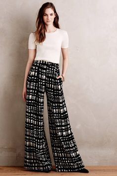 Love these patterned palazzo pants. Palazzo Pants Outfit, Big Closet, Gore Vidal, Adorable Clothes, Black Palazzo Pants, Winter Inspiration, Office Chic, Wideleg Pants, Uptown Girl