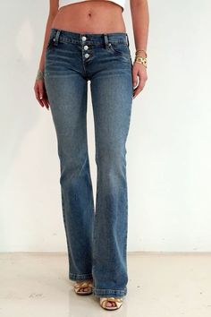 Straight Low Rise Jeans, Pants Inspiration, Low Rise Straight Leg Jeans, Trendy Pants, Studio City, Lookbook Outfits, Dream Clothes, Denim Wash