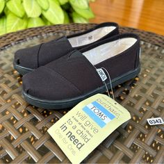 Toms Classic Canvas Shoes Black Youth 12 Slip On Nib Some Dust Noted On The Shoes But Not Worn 342 Black Non-slip Slip-on Canvas Shoes, Black Round Toe Canvas Shoes For School, Toms Classic, Canvas Slip On Shoes, Walker Boots, Toms Shoes, Fit N Flare Dress, Black Canvas, Boot Sandals