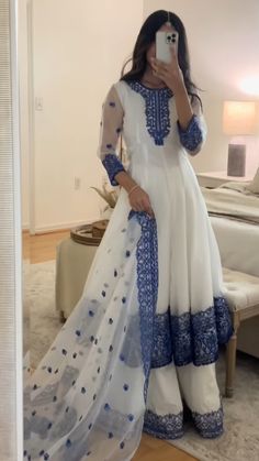 Desi Dress, Trendy Outfits Indian, Pani Puri, Desi Wear, Gaun Fashion, Traditional Indian Dress, Desi Fashion Casual, Pakistani Fancy Dresses, Beautiful Pakistani Dresses