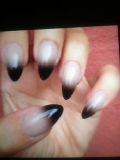 Clear to black ombre nails Nail Fade, Ombre Nail Diy, Black Ombre Nails, Nails Yellow, Short Fake Nails, Black Nail Art, Diy Lip Balm, Ombre Nail Designs, Fake Nails With Glue