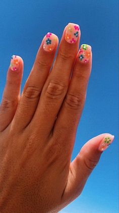 Natural Gel Nails Ideas Summer, Different Tips Nails, Nail Designs For Short Nails Spring, Cute Vacation Nails Almond, Spring Nails 2023 Gel Natural, Sun On Nails Art Designs, Short Summer Nails Aesthetic, Simple Nail Ideas For Summer Short, Summer Nails Plain Simple