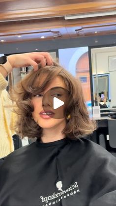 Margaux Seydoux | diy, food & lifestyle on Instagram: "Ton signe de faire le bob haircut 💇🏽‍♀️ @hellaprofessional (merci @mehtap.sarici <3) - #bob #bobhaircut #haircut #cheveux #hair #haircuttutorial • #suisse #switzerland" Long Wolf Cut, Wolf Cut Hair, Wolfcut Hair Long, Haircut Wavy, Haircut Long, Really Short Hair, Long Wolfcut Haircut, Wolfcut Haircut, Long Wolfcut