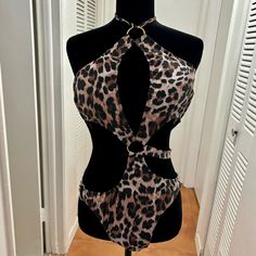 Women’s Bathing Suit Super Sexy. Leopard Print. Sorry That The Mannequin Is A Bit Too Small For Bathing Suit That Is An Xl. Beautiful Style. Size Xl. 82% Polyester 18% Elastane. Good Material. Brand New Leopard Print Sleeveless Swimwear For Party, Fitted Leopard Print Swimwear For Party, Beautiful Style, Bathing Suit, Womens Swim, Bathing Suits, New Color, Leopard Print, One Piece