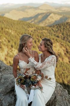 LGBTQ+ sunrise elopement Boulder, Colorado | Mountain wedding, hiking wedding, adventurous wedding dresses, LGBTQ+ wedding, real wedding moments, Sydney Breann Photography, elopement dress, faux bridal bouquet