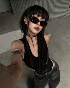 사진 촬영 포즈, Foto Ideas Instagram, Instagram Photo Inspiration, Mode Inspo, Insta Photo Ideas, Selfie Poses, Edgy Outfits, Looks Style, الرسومات اللطيفة