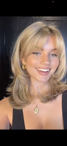 Haircuts 2023 Women Medium, Trendy Haircuts For Medium Hair Layers, Sharp Layers Long Hair, Collarbone Length Hair With Money Piece, Pined Back Hair Hairstyles, 90s Lob Wavy, Effortless Mid Length Hair, Short Hairstyle Wispy Bangs, Change Up Blonde Hair