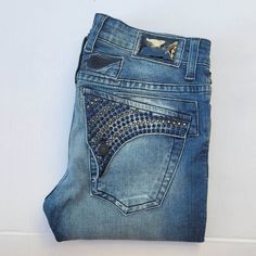 Brand New Men's Robin's Jeans! 100% Authentic! Made In Usa! Item Does Not Come With Tags/Gold Wings! Real American Jeans Designed In The City Of Angels Robin's Jean Is Known For Its Unique And Antique Style This Jean Is Constructed Using Premium Rigid Denim For Both Style And Durability. Blue And Clear Swarovski Crystals Embellished Slim Fit Style 5 Pockets Construction Belt Loops Embroidered Wings Logo 31" Inseam 6" Side To Side Leg Opening Zip Fly Button Closure 98% Cotton, 2% Elastane Machine Birthday Freebies, Secret Websites, Robin Jeans, American Jeans, Wings Logo, City Of Angels, Robins, Designer Jeans, Fit Style