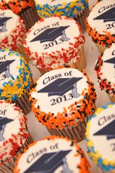 cupcakes with graduation caps and confetti on them for the class of 2013