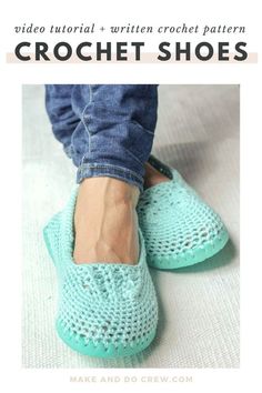 crochet shoes with text overlay that reads video tutors and written pattern