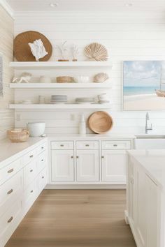 Looking for Kitchen Shelves Decor? Discover versatile inspirations that fit seamlessly into any kitchen style, from modern to traditional. Best White Paint Colors, Kitchen Open Shelves, Shelving Decor, Kitchen Shelving, Best White Paint, Open Kitchen Shelves, Shelves Kitchen, Kitchen Glass