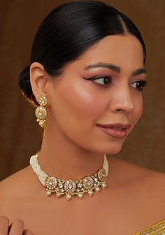 Kundan Gold Plated Necklace Set With Pearls Zevar by Geeta - Fabilicious Fashion Pearl Necklace Designs Gold Indian, Kundan Choker Necklace, Fancy Jewelry Necklace, Kundan Choker, Pearl Necklace Designs, Fabric Pouch, Perfume Store