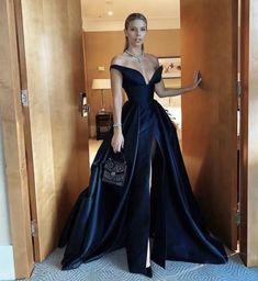 A Line Formal Dress, Look Gatsby, Evening Long Dress, Formal Dress Long, Long Dress Elegant, Prom Dresses Off The Shoulder, Natasha Oakley, Long Dresses Elegant, Celebrity Gowns