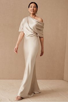 Neutral Mother Of The Bride Dress, Brides Mom Dress, Mob Dress, Wedding Mother Of The Bride, Diana Wedding, Dressing Ideas, Mother Of The Bride Dresses Long, Long Gowns, Dresses Satin