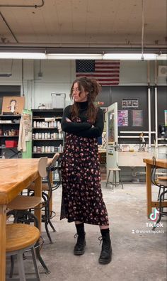 Teacher Appropriate Outfits, Art Teacher Outfits, Cute Teacher Outfits, Emmys Red Carpet, Dark Florals, Golden Globes Red Carpet, Estilo Hippie, The Emmys