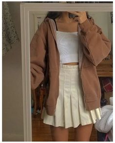 Brown Hoodie Outfit, Indie Outfits Summer, Look 80s, Hoodie Outfit, Brown Jacket, Summer Skirts