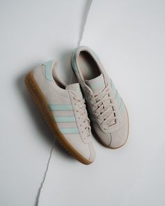 Throwback to the '80s with the adidas Originals WMNS BRMD. Suede upper, natural rubber sole, and bold 3-stripes give you that nostalgic vibe with modern style. 

#adidasOriginals #WMNSBRMD #RetroVibes #afewstore