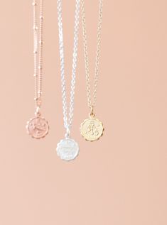 Our dainty zodiac coin necklace features a round scalloped pendant with a zodiac sign on it. Made in 14k Gold Plated, Silver Plated or Rose Gold Plated. -------------------------------- DETAILS GOLD VERSION: • PENDANT is Gold Plated over Brass measuring 12mm • CHAIN is 14k Gold Plated or Gold Filled • CLASP is 14k Gold Filled ROSE GOLD VERSION: • PENDANT Rose Gold Plated over Brass measuring 12mm• CHAIN is 14k Rose Gold Plated or Rose Gold Filled • CLASP is 14k Rose Gold Filled SILVER VERSION: • Delicate Coin Pendant Jewelry, Delicate Round Coin Pendant Jewelry, Dainty Engraved Round Pendant Coin Necklace, Dainty White Gold Medallion Jewelry, Dainty Sterling Silver Medallion Coin Necklace, White Gold Zodiac Sign Jewelry, Round Shape, Dainty Sterling Silver Coin Necklace, Silver Medallion Coin Necklace With Delicate Chain, White Gold Round Zodiac Sign Jewelry