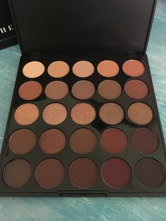 Morphe Eyeshadow Palette Looks, Brown Eyeshadow Palette Aesthetic, Good Eyeshadow Palettes, Makeup Products Eyeshadow Palette, Brown Eyeshadow Palette, Koleksi Makeup, Morphe Eyeshadow Palette, Penyimpanan Makeup, Applying Eyeshadow