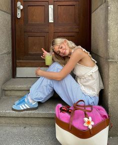 Linda Sza, Swedish Girls, London Summer, Adidas Shoes Women, Ootd Outfits, Swedish Style, Spring Fits, Cute Fits