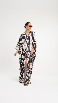 The Naim Maxi Dress is a must-have for any transitional wardrobe. Featuring a flattering V-neckline and elastic mid-ruching under the bust for a tailored fit. Its loose, flowy silhouette combines comfort and sophistication effortlessly. Maxi Wrap Dress, Must Haves, Wrap Dress, Maxi Dress, Elastic, Wardrobe