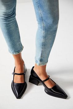 Vagabond Vivian Heels Shoe Inspo, Chunky Block Heels, Mary Jane Heels, Fabulous Shoes, Crazy Shoes, Stylish Shoes, Work Shoes, Wedge Heels, Me Too Shoes