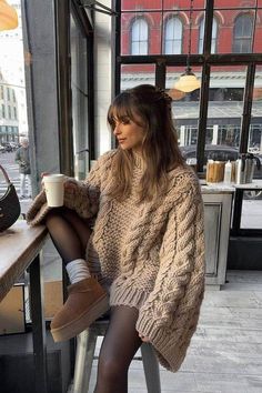 Women Fall Dress, Fall Styling Outfits, Warm Fall Aesthetic Outfits, Woman Autumn Outfits, Cozy And Cute Outfits, Fall Insta Outfits, Comfy Fashionable Outfits, Start Of Fall Outfits, Fall Style Inspo Aesthetic