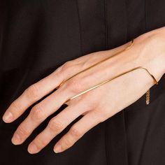 VIBE HARSLOEF -DK - ring or bracelet ? or both ? http://www.vibeharsloef.dk/ Pinterest Jewelry, Heart Accessories, Piercing Ideas, Hand Jewelry, Contemporary Jewellery, Contemporary Jewelry, Modern Jewelry, Statement Jewelry, Wire Jewelry