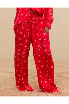 Smooth satin-y goodness (one look and you'll be obsessed)/Get in the spirit with holiday prints/Accessibility deets: elastic waistband for easier on/off! Christmas Pjs Women, Cute Lounge Outfits, Lounge Outfits, Red Pajamas, Womens Pjs, Boot Cut Leggings, Satin Trousers, Casual Preppy Outfits, Sports Skirts