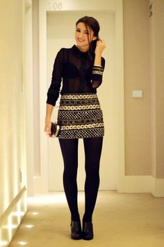 4122cb13c7a474c1976c9706ae36521ddesc53401019ri Look Disco, Elegante Casual, Mode Casual, Tights Outfit, Black Tights, Outfit Idea, Skirt Outfits, Wearing Black