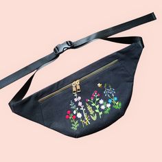 A beautiful and sturdy bum bag with hand-embroidered wild flowers Zipper and pocket. You can wear the bum bag around your hips or casually over your shoulder and always have your hands free, which makes it perfect for celebrating, festivals, concerts and vacations. Dimensions: Length: 40 cm (measured completely from side wing to side wing) Height: 18cm Circumference: 45 to 75 cm Fabric: 100% cotton Lining: 100% cotton Embroidery thread: 100% cotton Washable up to 40 degrees Spring Festival Embroidered Bags, Cotton Embroidery, Bum Bag, Embroidery Thread, Hand Embroidered, Wild Flowers, Bathing Beauties, Germany, Electronic Accessories