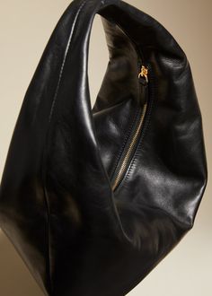 The Medium Olivia Hobo in Black Leather– KHAITE The Medium, Mode Inspo, Cute Bags, Up Girl, Mode Inspiration, Fashion Killa, Manolo Blahnik, Winter Collection