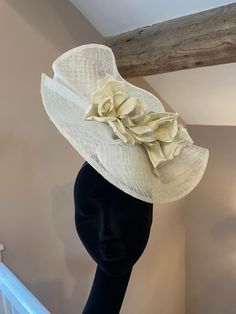 Daisy is an elegant and fun statement hat. Perfect for race day or a wedding this hat is made from a beautiful ivory parisissal straw and finished with a large oversized flower. Spring Chic Straw Hat With Structured Crown, Chic Beige Straw Hat For Garden Party, Elegant Straw Hat With Structured Crown For Beach, Chic Cream Straw Hat For Spring, Elegant Structured Crown Straw Hat For Beach, Chic Structured Crown Hat For Kentucky Derby, Wide Brim Summer Wedding Headpiece, Formal Summer Beige Straw Hat, Summer Wedding Wide Brim Headpiece