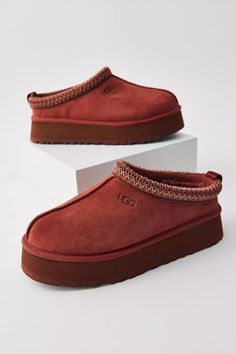 UGG Tazz Slipper | Urban Outfitters Middle School Outfit, Casual School Outfits