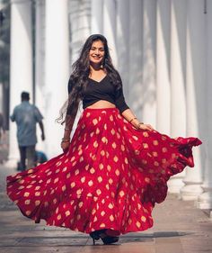 Pick the perfect ensemble for dussehra with our 9 beautiful and trendy dussehra outfits inspirations that you'll fall in love with Crop Top And Skirt Indian, Indian Skirt And Top, Lehenga Choli For Wedding, Choli For Wedding, Red Lehenga Choli