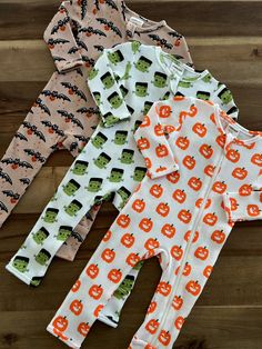 The cutest 1-piece romper for running errands with Mom & Dad or a casual lunch! 100% Organic Cotton Waffle By: SpearmintLOVE Features a cheerful jack-o-lantern pumpkin print, perfect for Halloween. Cute Halloween Onesie For Loungewear, Casual Halloween Onesie For Sleep, Playful White Jumpsuits And Rompers For Loungewear, Long Sleeve Jumpsuits And Rompers For Fall Playtime, White Long Sleeve Jumpsuits And Rompers With Cartoon Print, Playful Cotton Onesie For Fall, Green Playful Onesie For Loungewear, Playful Green Onesie For Loungewear, Playful Fall Cotton Onesie