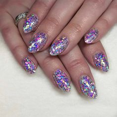 Super Cute '90s Nail Designs That Are Trendy Again – Lavis Dip Systems Inc Glitter Festival Nails, Large Glitter Nails, Tomorrowland Nails, Holo Glitter Nails, 90s Nail Designs, Chunky Glitter Nails, Holographic Glitter Nails, 90s Nails