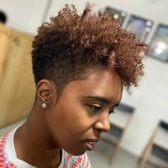 If you prefer to rock your natural hair you are on the right part to do so with these gorgeous coils they are very detailed and it’s a natural look without any chemicals added. Twa Wash And Go, Curled Bob Hairstyle, Natural Tapered Cut, Curly Bob Haircut, Natural Hair Bob Cut, Short Black Natural Hairstyles, Natural Hair Bob, Short Curly Bob Hairstyles