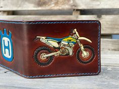 New For 2021 Now offering custom motorcycle themed tooled bifold wallets Hand tooled and hand painted likeness profile on face and Logo on back A great leather accessory to compliment your bike (These are Handmade-to-order) Each is uniquely one-of-a-kind and requires lots of meticulous attention to detail Send me a sideview pick of your bike or provide me with model make and year of the Bike you want on there. Dirtbike, Chopper, Hog , Streetbike Also I can emboss your initials on the inside Cont Custom Brown Wallets For Gifts, Brown Personalized Wallets Perfect For Gifts, Custom Rectangular Wallets As Gifts, Custom Rectangular Wallets For Gift, Star Motorcycles, Custom Wallet, Leather Accessory, Van Nuys, Leather Bifold Wallet