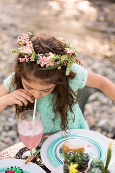 DIY Flower Crowns - Taryn Whiteaker Designs Diy Flower Crowns, Diy Flower Crown, Flower Girl Crown, Simple Craft, Flower Headpiece, Flower Crowns, Diy Flowers, How To Make Your, Flower Crown