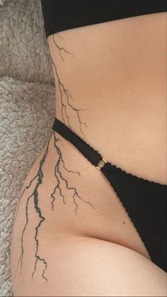 Lightning Tattoo, Tato Minimal, Waist Tattoos, Hip Thigh Tattoos, Hip Tattoos Women, Dope Tattoos For Women, Stylist Tattoos, Classy Tattoos, Discreet Tattoos