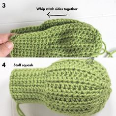 crocheted green mittens are shown with instructions to make them look like they have been made out of yarn