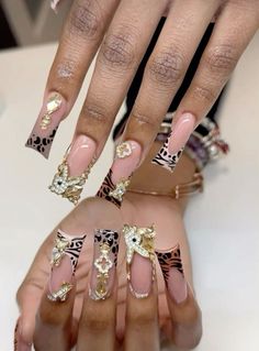 - 𝗳𝗼𝗹𝗹𝗼𝘄 𝟰 𝗺𝗼𝗿𝗲 ➚➚➚ Rare Nails Ideas, Black Gold Leopard Nails, Yk2 Duck Nails, Black And Gold Nail Inspo Acrylic, Nails Acrylic 2000s, Gold Y2k Nails, Birthday Nails Duck, Hard Nails Designs, Birthday Nails Medium