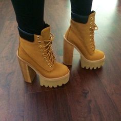 Timberlands @esmereearielle Timberland Boots Outfit, Chunky Heels Boots, Hype Shoes, Cute Boots, Fashion Heels, Pretty Shoes