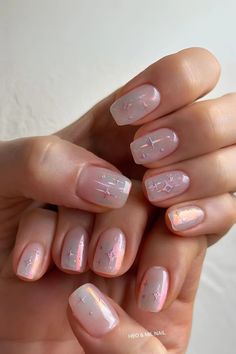 Nails Pink Sparkle, Short Nails Pink, Holographic Nail Designs, Pink Chrome Nails, Aurora Nails, Chrome Nails Designs, Nails Pink, Pink Sparkle, Holographic Nails