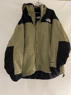 1990s North Face Mountain Jacket Goretex rare color XL Goretex membrane no longer works Size Details  WIDTH (armpit to armpit) :- 28/ 71cm LENGTH (shoulder to end of garment) :-27/68cm Shipping: Ship Worldwide via Priority Mail If overseas please allow between 1 to 4 weeks for a package to arrive. *All of our items are vintage and therefore may show signs of age. We do our best to describe each item and will note any flaws we see. *All Sales are 100% Final The North Face Outfits Men, North Face Mountain Jacket, The North Face Jackets Mens, Stussy Jacket, Jackets Design, Goretex Jacket, North Face Mountain, North Face Outfits, Mountain Jacket