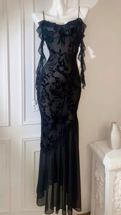 #prom #promdresseslong #dress #aesthetic Dark Feminine Aesthetic Dresses, Black Romantic Dress, Jewel Tone Formal Dress, Dresses Broad Shoulders, Black Gothic Prom Dress, Rich Goth Aesthetic, Classy Alternative Outfits, Romantic Goth Dress, Vampy Dress