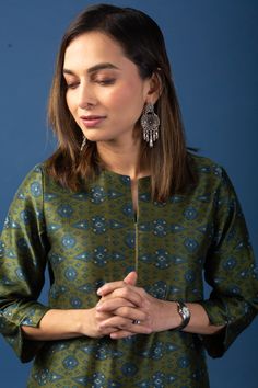 This elegant chanderi kurta features a classic straight-cut design adorned with intricate paisley motifs in deep green and blue tones. The delicate sheen of the fabric enhances its sophisticated appeal, while the three-quarter sleeves and keyhole neckline add subtle modern touches, The cotton lining adds a soft touch, a convenient one-side pocket, it ensures comfort and functionality. Perfect for festive occasions or refined gatherings, this kurta combines tradition with contemporary style. P...