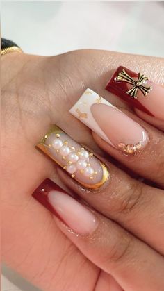 Red And Gold Toe Nails, Gold And Red Nail Designs, Red Gold And White Nails, Red And Gold Short Nails, Gold And Red Nails Acrylic, Red White And Gold Nails, Christmas Nails Red Gold, Red Gold Christmas Nails, Red Xmas Nails